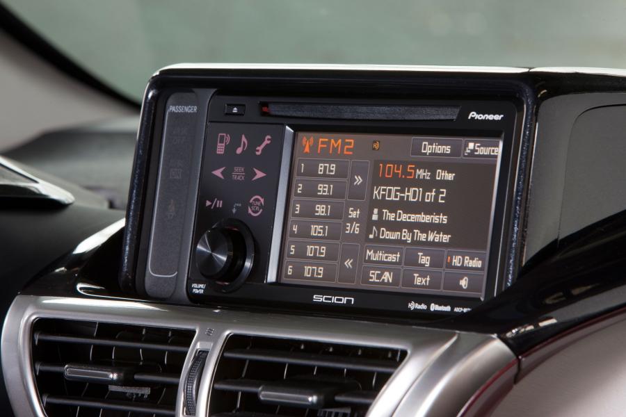 Детали интерьера Scion iQ 2012 года  (фото 83 из 128)